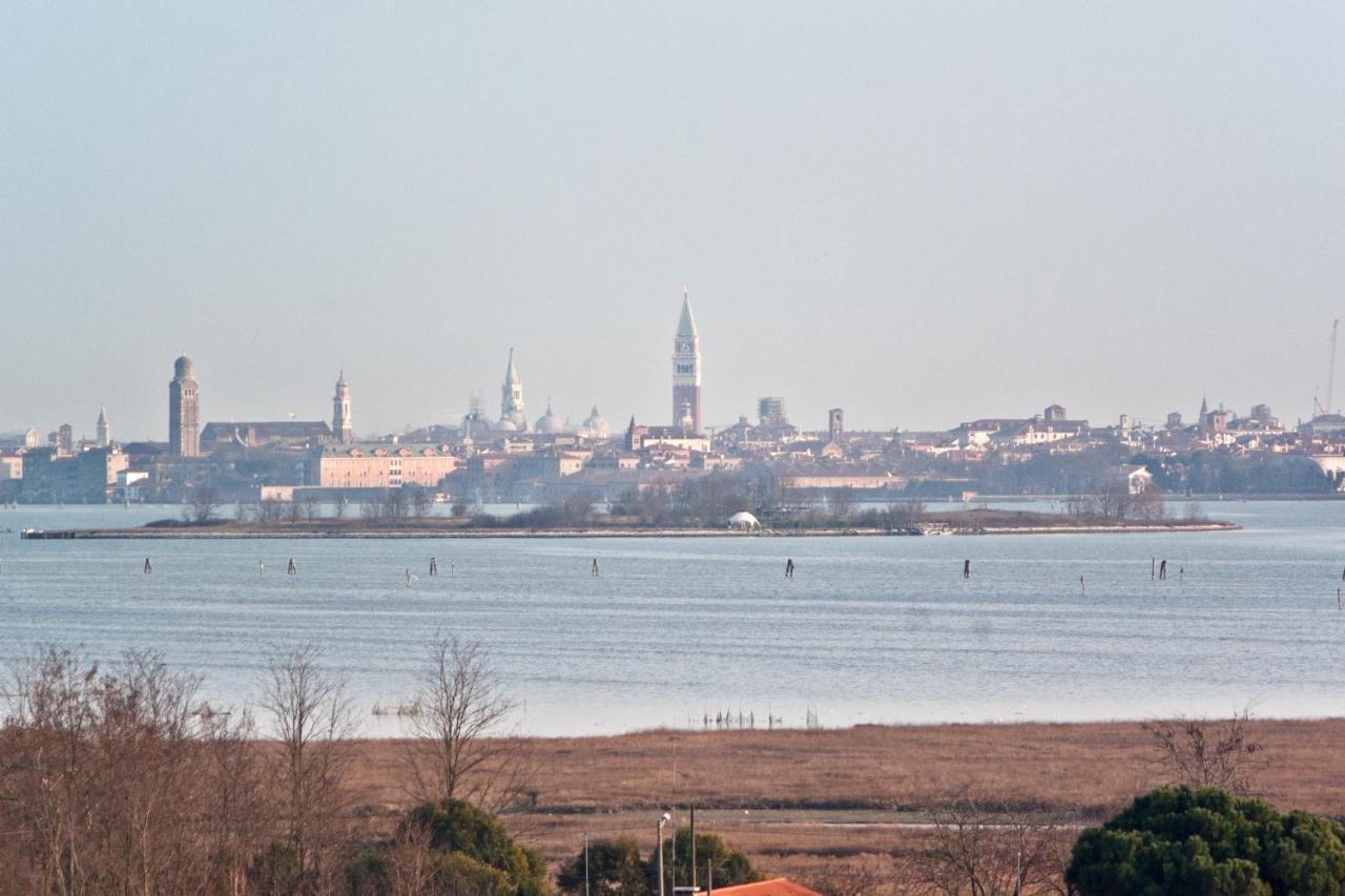 Antony - Venice Airport