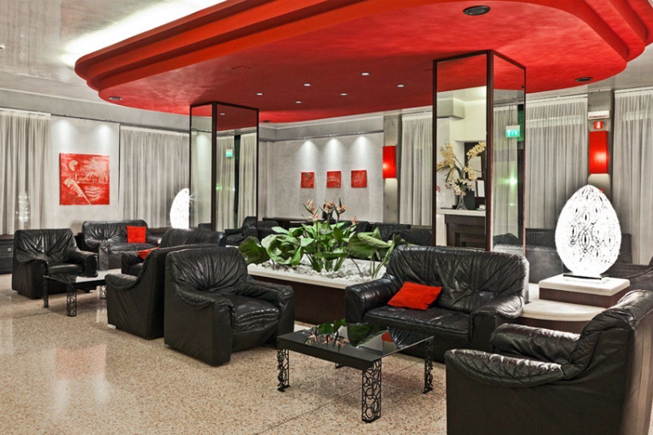 Antony - Venice Airport